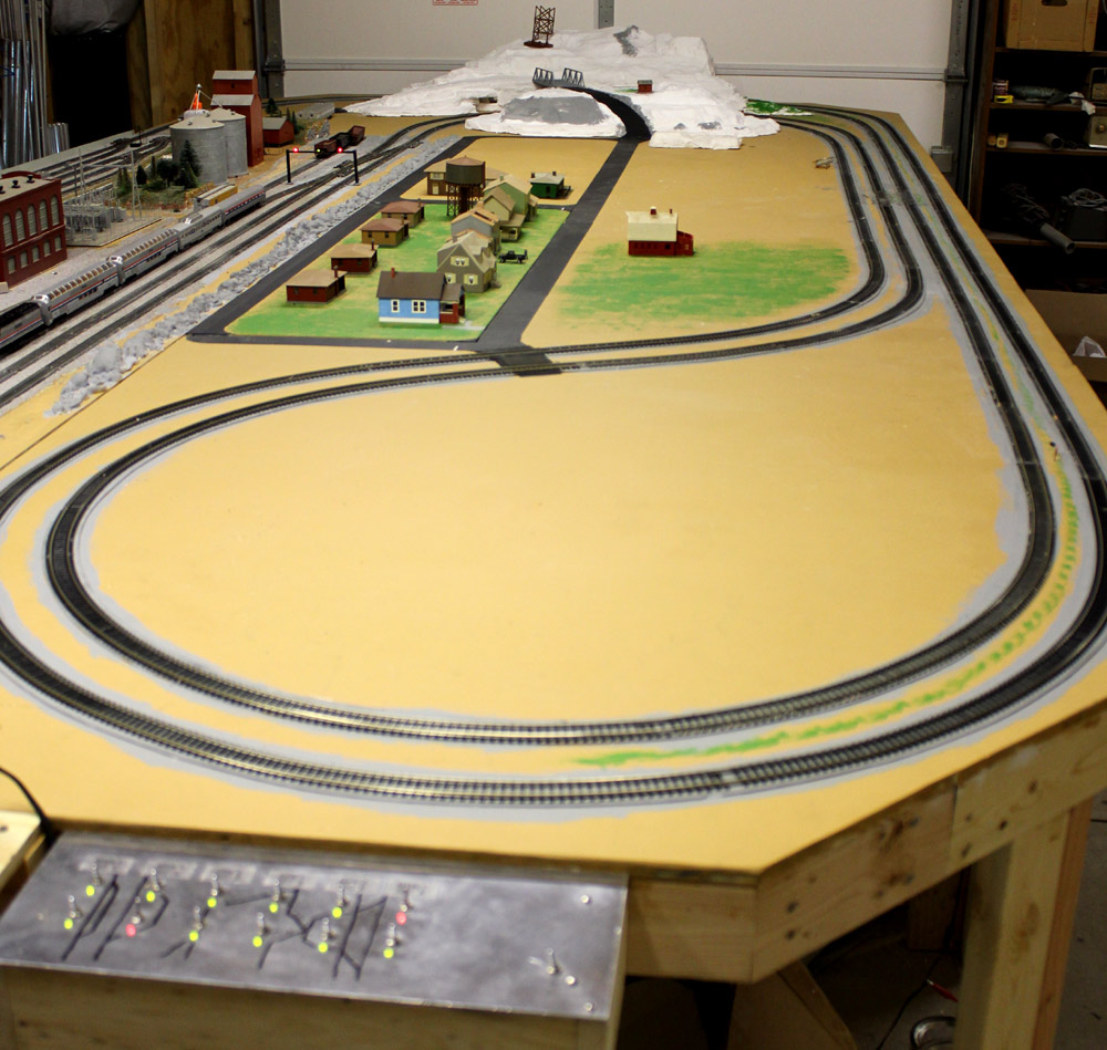 HO train layout March 13,2011